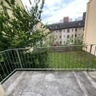 Große & zentrale 7 Zi.-Altbauwohnung mit seitlichen Hafenblick