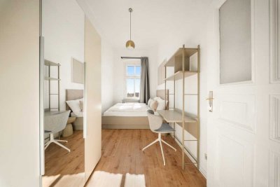 Tolles Zimmer in einer 5-Zimmer-Wohnung im Friedrichshain – voll möbliert