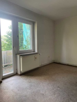 Renovierungsbedürtige Immobilie mit viel  Potenzial inkl. Balkon und Garage