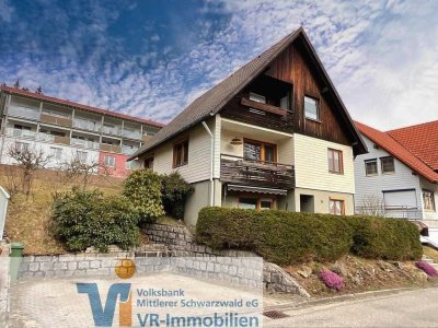 Einladendes Einfamilienhaus mit Einliegerwohnung, Garten und Kfz-Stellplätzen in Schönwald!