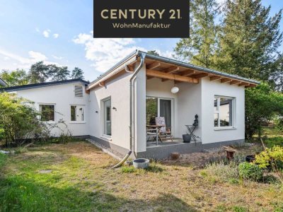 Stilvoll wohnen im Grünen: Bungalow mit Naturgarten – nur wenige 100m zum Tonsee