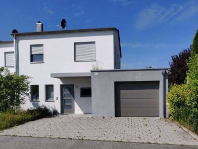 Moderne DHH in idealer Lage mit großem Garten und Garage