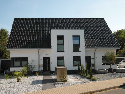 Neubau von einer Doppelhaushälfte in guter Wohnlage von Düsseldorf-Unterrath.