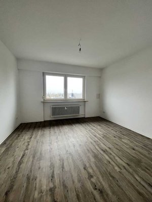 Stilvolle 2 Zimmer Wohnung mit Panorama Fenster und XL Terrasse