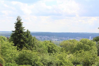 ** Traumblick inklusive! Charmante Dachgeschosswohnung mit Balkon nahe Schloss Freudenberg **