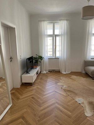 Helle 2-Zimmer Altbauwohnung (62 m²) in Top-Lage, ab Mitte Dezember frei