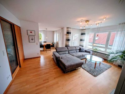 Einladende 3,5-Zimmer-Wohnung mit überdachtem Balkon und Garage