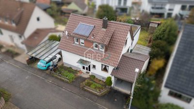 Helles Wohnhaus mit Garten und Stellplätzen in ruhiger Lage