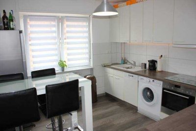 Helle unmöblierte , WG-geeignete 2 ZW 54m² mit EBK, Südwest-Balkon, beste ÖPNV-Anbindung ab 15.8.