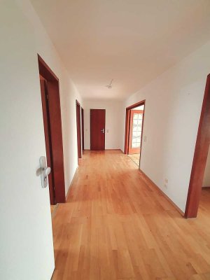 Helle 4-Zimmer-Wohnung mit Südbalkon - Ruhig, zentral und sofort bezugsfrei!