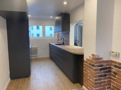 Charmantes, modernisiertes Reihenhaus mit Garten, Balkon & Garage - in Stuttgart-Altenburg