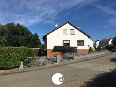 Freistehendes Einfamilienhaus mit großem Ausbaupotenzial