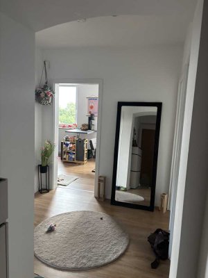 Vollständig renovierte 3-Zimmer-Wohnung, Übernahme von Möbeln möglich.