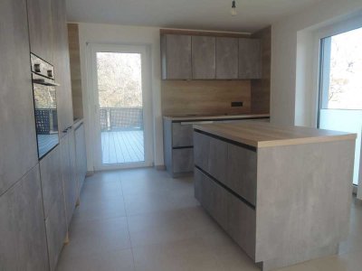 Ihre Traumwohnung: XL-Dachterrasse, hochwertiger Einbauküche, Einzelgarage und viel Stauraum!