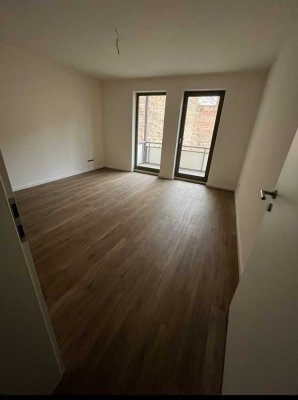 frisch renovierte 2-Raum Wohnung mit neuer Einbauküche und Balkon