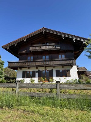 Schöne und gepflegte 2 Zimmer-Mansardenwohnung mit gehobener Innenausstattung in Ruhpolding