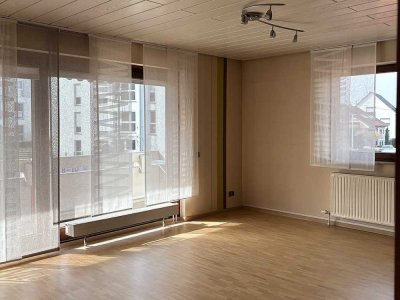 Großzügige und sonnige 4-Zimmer-Wohnung mit Einzelgarage