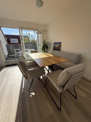 Modernisierte, lichtdurchflutete, vollmöblierte 2,5-Zi. Maisonette