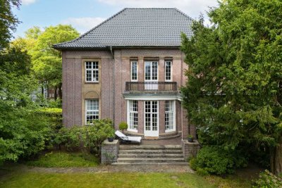 STADTVILLA ZUM VERLIEBEN - Zeitlose Eleganz trifft auf historische Substanz!