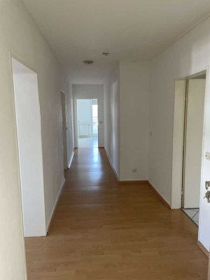 Komplett sanierte Wohnung mit Garten in Hausen
