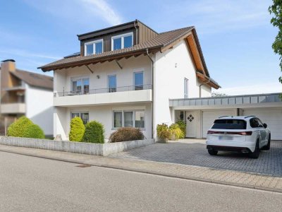 Freistehendes und sehr gepflegtes Dreiparteienhaus mit großzügigem Garten in Neulingen