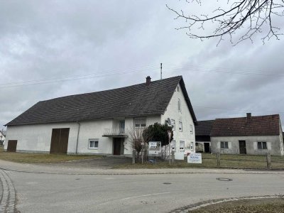 **Entwicklungschance** auf großem Grundstück mit Hofstelle