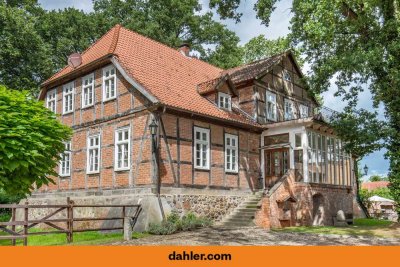 Burganwesen mit Pferdehaltung am Haus