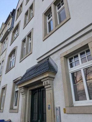 Ruhige 2-Zimmerwohnung mit traumhaftem Ausblick über Dresden und Sonnenbalkon zum 01.10.