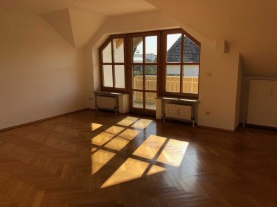 Neu renovierte 3-Zimmer Dachgeschosswohnung in Olching mit zwei Balkonen