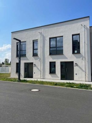Erstbezug - Reihenendhaus in Königs Wusterhausen mit Terrasse und Stellplatz