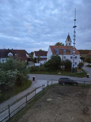 Helle 2 1/2 Zimmer-Wohnung in Ainhofen, gerne mit Haustier(en)