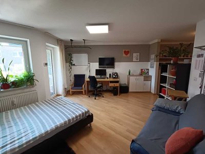 1-Zimmer-Apartment voll möbliert mit Balkon und separater Einbauküche