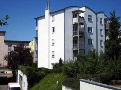 Gepflegte 3,5-Zimmer-Wohnung mit Einbauküche, Aufzug u. 2 Balkonen, ohne Provision