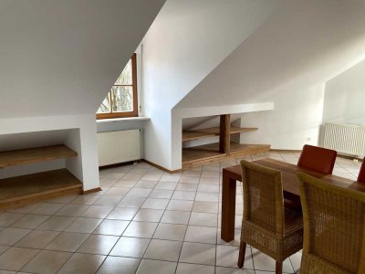 Schöne 2-Zimmer-Dachgeschosswohnung mit Balkon und EBK in Vaterstetten