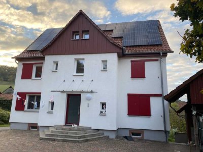 Wohnen in der Natur .
5-Zimmer-Maisonette-Wohnung mit Balkon und Einbauküche in Reichelsheim (OT)