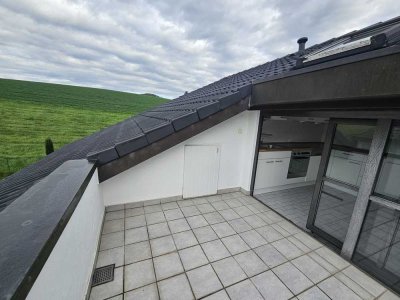 Schöne 2-Zimmer-Dachgeschosswohnung mit Dachterrasse und Einbauküche in Oberstenfeld