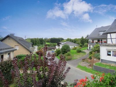 Much Markelsbach: Drei Häuser, kleine Wohnanlage mit Garagenhof - verwirklichen Sie sich!