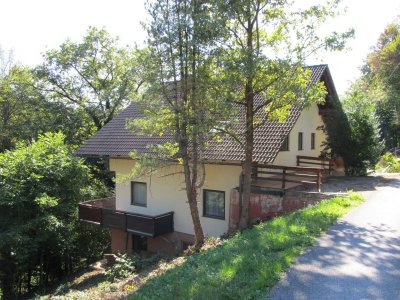 * TOPANGEBOT ! EINFAMILIENHAUS IN SONNIGER LAGE *