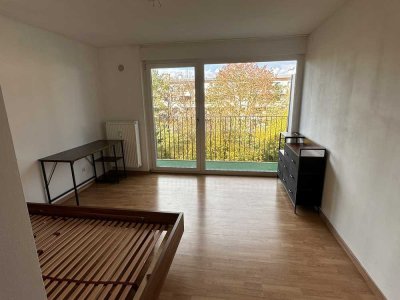 Möbliertes, neuwertiges 1-Raum-Studentenappartement mit Einbauküche und Balkon