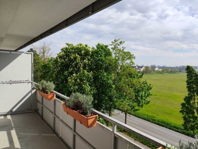 Lichtdurchflutete, modernisierte 4-Zimmer-Wohnung mit hochwertiger Ausstattung und Stellplatz