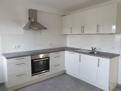 Sofort frei! Kernsanierte moderne 2-Zimmer-Nichtraucherwohnung mit Einbauküche
