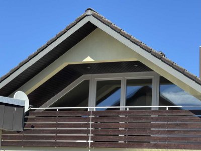 Helle 2,5-Zimmer-Dachgeschosswohnung mit großem Balkon in Brigachtal-Klengen