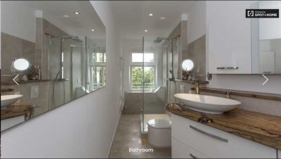 Attraktive, modernisierte und möblierte 2,5-Raum-Wohnung mit Wohnküche und gehobener Einrichtung