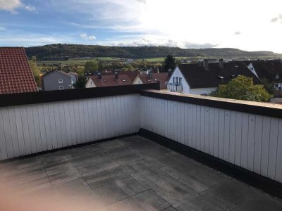 Gepflegte 2-Zimmer-Dachgeschosswohnung mit großer Dachterasse, Nähe Hochschule, möbiliert