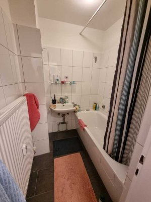 ruhige und gemütliche 2,5 Raum DG-Wohnung in bester Lage!