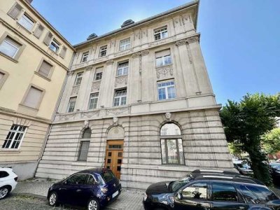 Helle 5 Zimmerwohnung mit kleinem Balkon in Wiesbaden Biebrich!