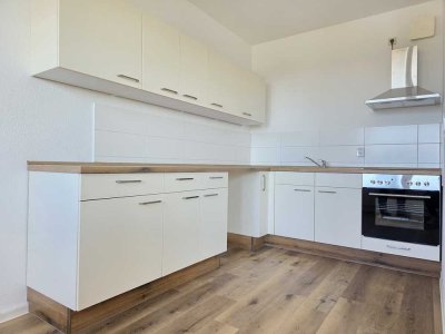 Attraktive Wohnung – frisch renoviert, mit Balkon und großer Küche!