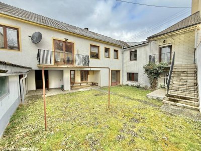 GROSSZÜGIGES STADTHAUS MIT POTENZIAL! Viel Platz für Ihre Wohnideen!