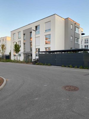In Sachsenheim: Gepflegte 2,5 Zimmer-Wohnung inkl. Balkon und Einbauküche