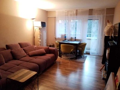 Helle 2-Zi.-Wohnung, Nähe Bhf./FH, großer Balkon,auch für WG geeignet